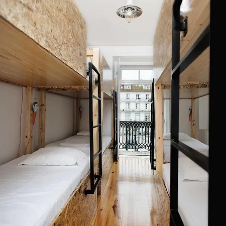 No Limit Bairro Alto Hostal *