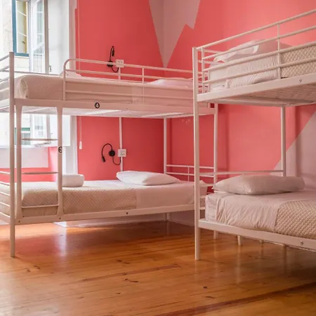 No Limit Bairro Alto Hostal